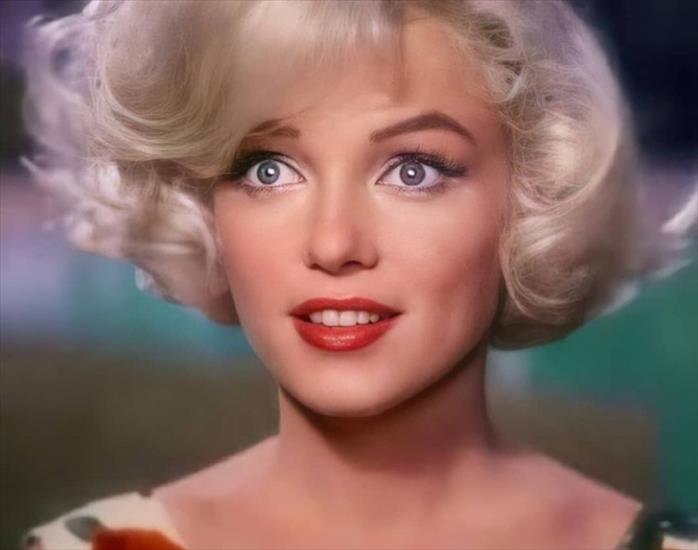 Marilyn Monroe - FdXk7iKXwBAaFvq.jfif